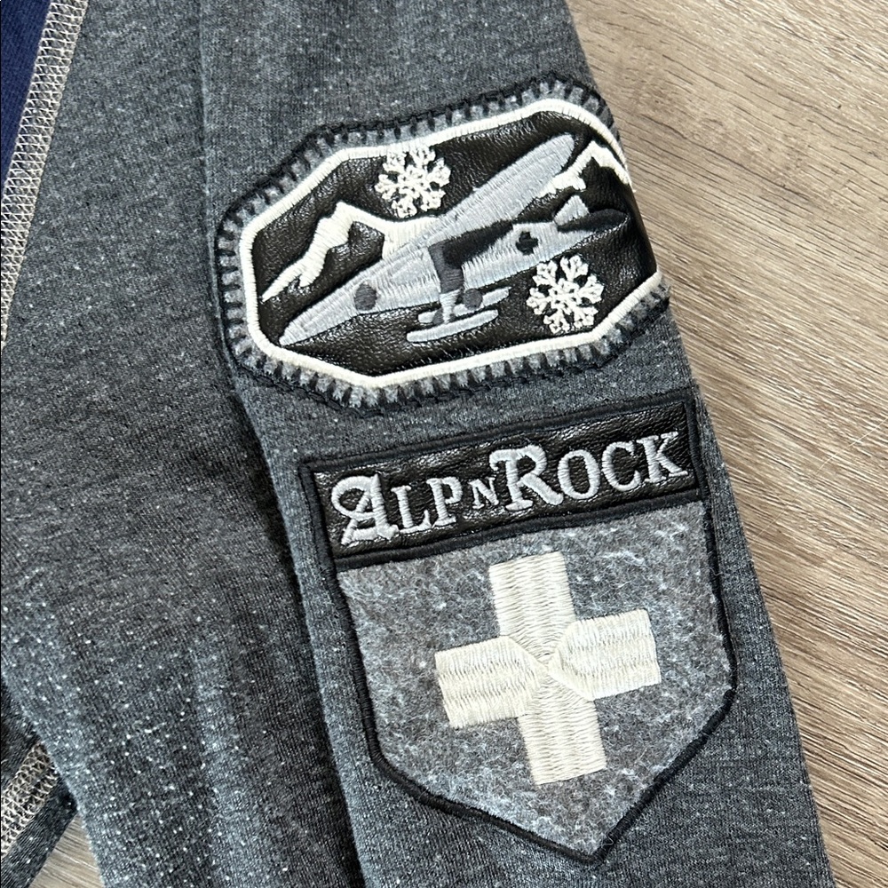 Alp N Rock ski crew long sleeve embroidered patch shirt 
Gray blue size large